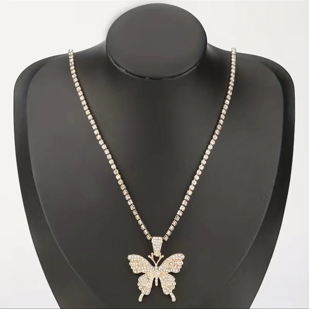 💎✨ Shiny Exquisite Rhinestones Butterfly Chain Necklace - Picture 2 of 4